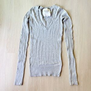 Vintage Y2K Abercrombie and Fitch V-Neck Sweater